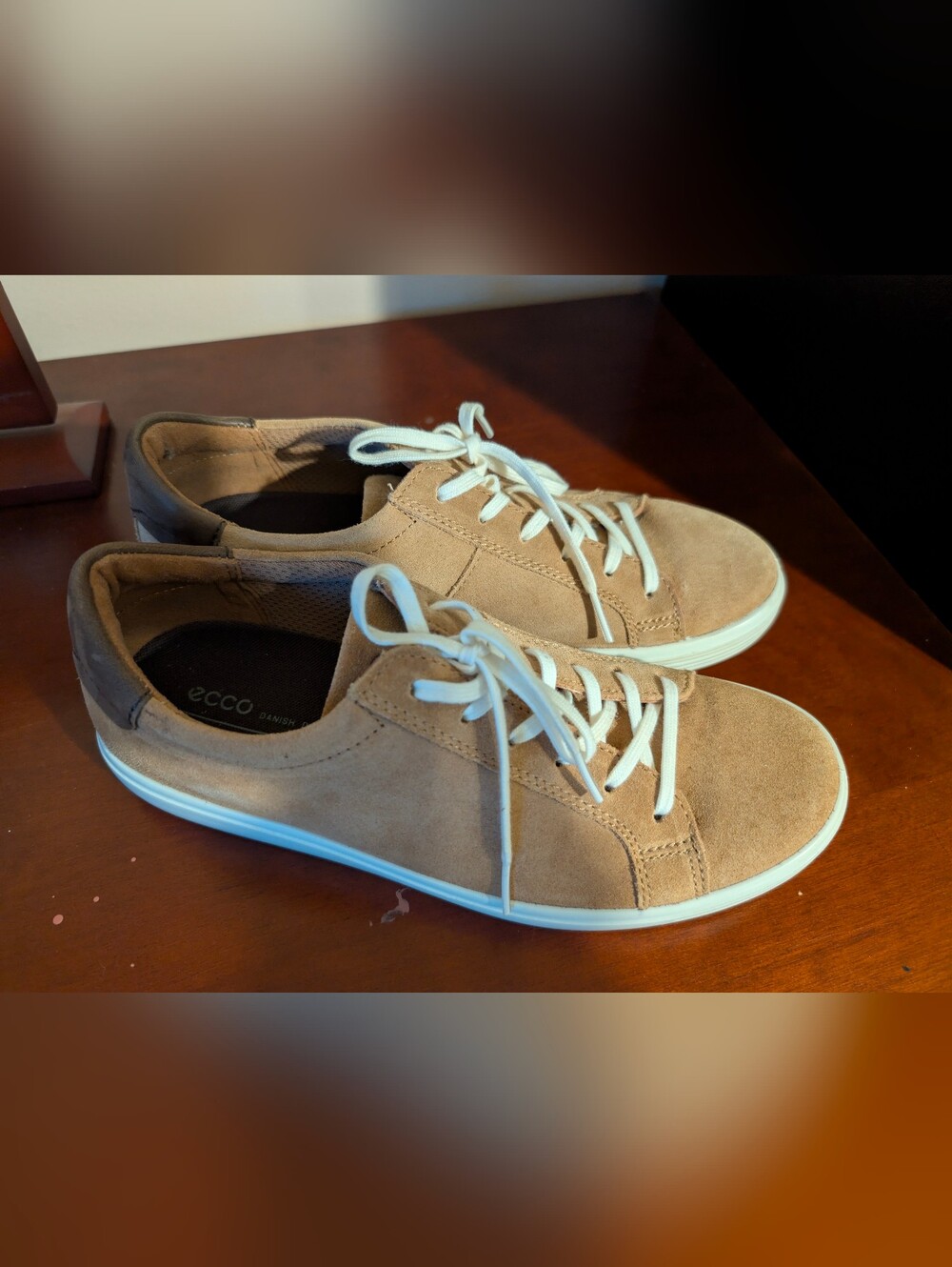 Almost New Ecco Soft Camel Suede Low-Top Sneakers 8-8.5 Eu39